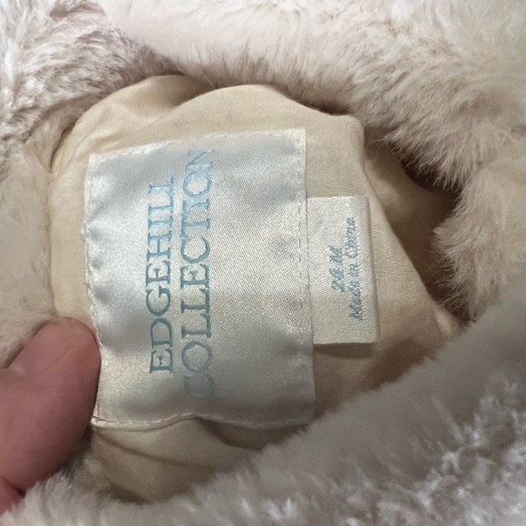 Edgehill Collection Faux fur coat - Picture 3 of 3